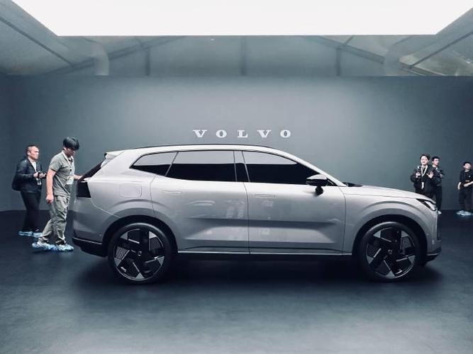 沃尔沃XC70实车亮相,2020款沃尔沃xc70